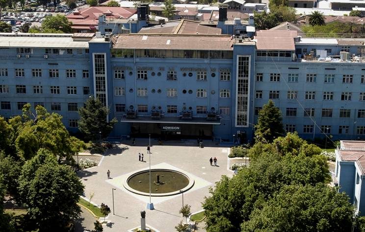Hospital Clínico de la Universidad de Chile firma acuerdo para reforzar atención del Hospital San José