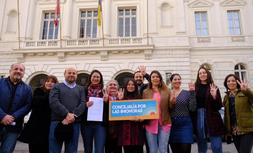 Concejalas y organizaciones sociales solicitan a Alessandri que implemente jornada laboral de 40 horas en Santiago