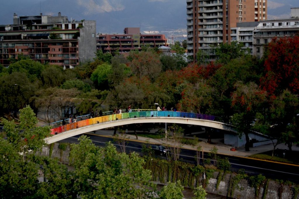 Festival 100 en 1 día abre su convocatoria para intervenir espacios públicos en Santiago