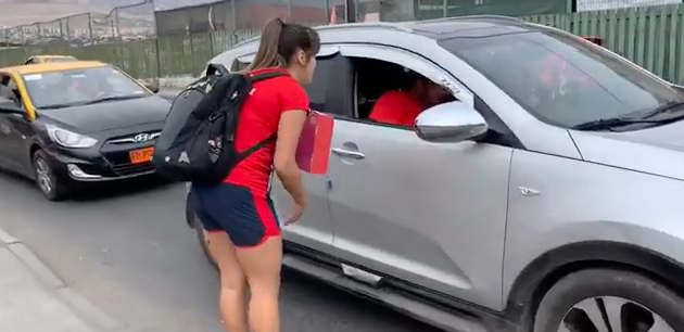 VIDEO| Deportista chilena pide dinero en la calle para costear su entrenamiento