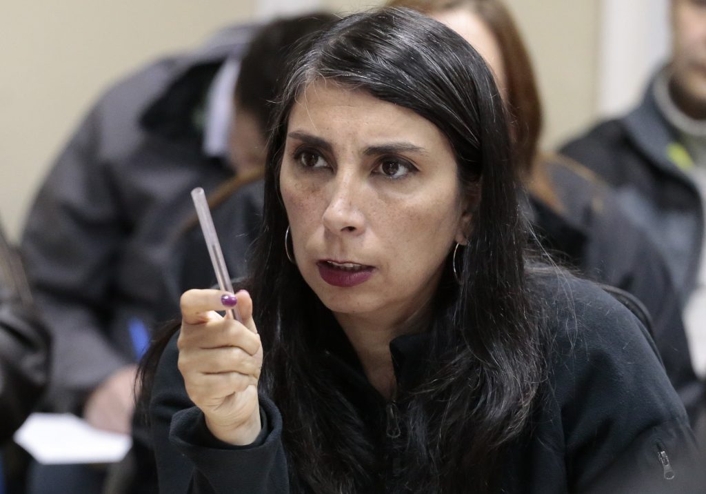 Ministra Karla Rubilar contradice cifras oficiales: «La mayoría de los lesionados en estos días son carabineros»