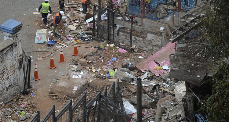 Seis muertos y cuatro personas desaparecidas en Valparaíso tras el derrumbe