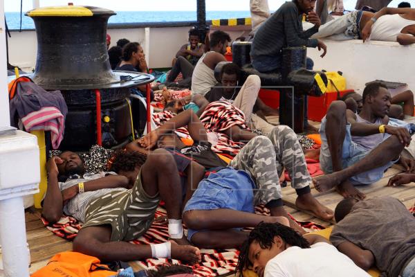 «Ya no podemos garantizar la seguridad de las personas a bordo»: Open Arms se declara en situación de necesidad tras 16 días sin poder desembarcar