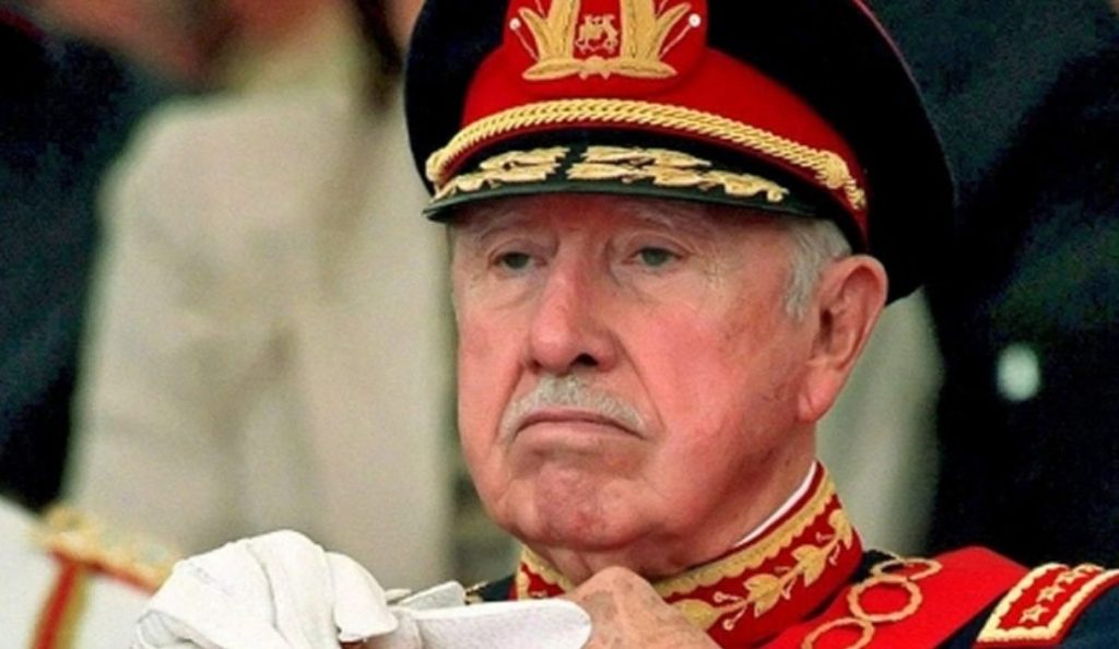 «Pinochet, biografía militar y política»: Presentan libro con detalles inéditos de la vida del dictador
