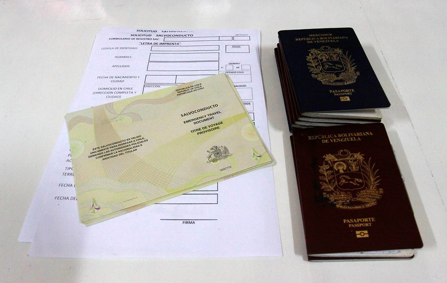 Gobierno instruyó entrega de salvoconductos a venezolanos sin documentación para entrar a Chile