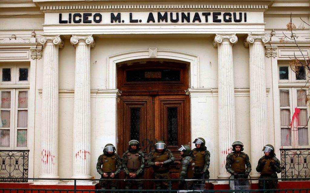 Insalubridad y hacinamiento: El irregular traslado de los estudiantes del Liceo Amunátegui a una sede provisoria
