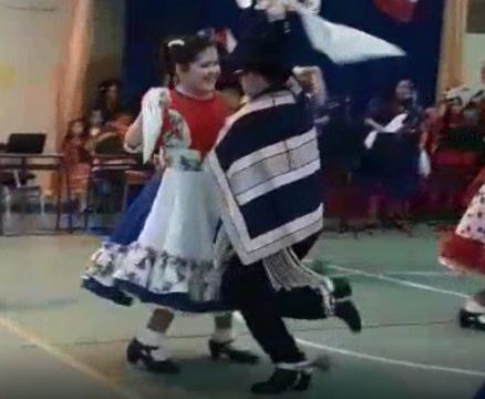 VIDEO| El registro de una niña no vidente bailando cueca que enamoró a todos en redes sociales