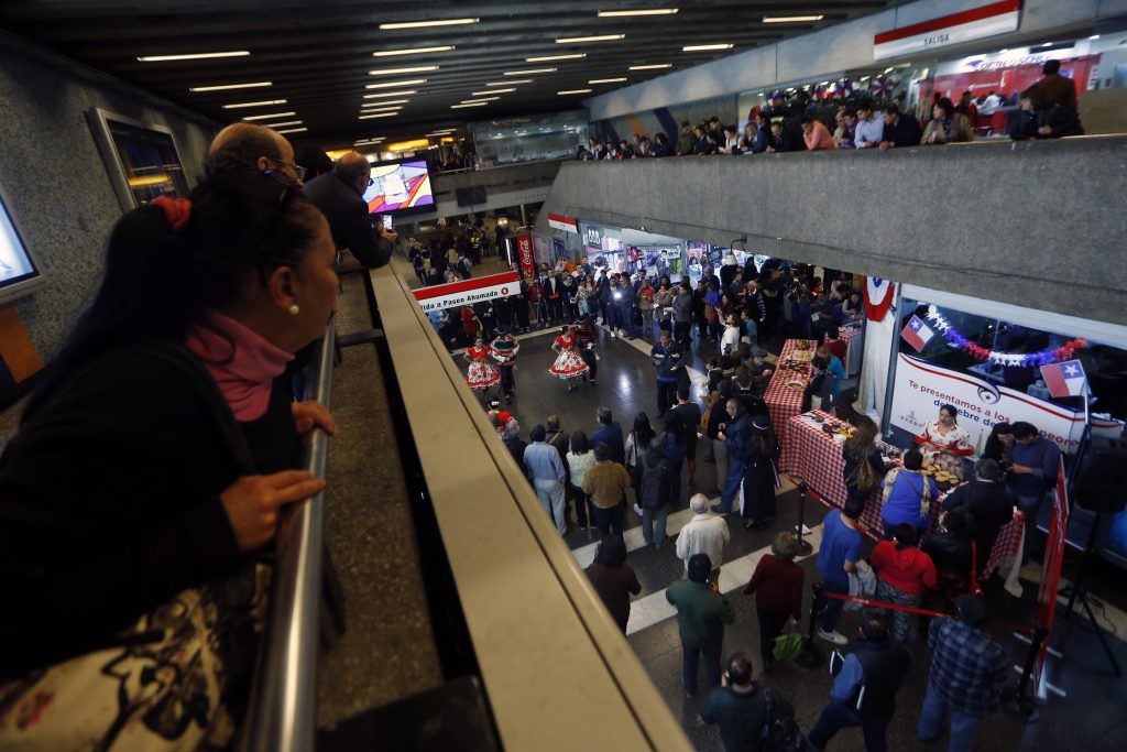 Metro de Santiago funcionará con horario extendido en Fiestas Patrias