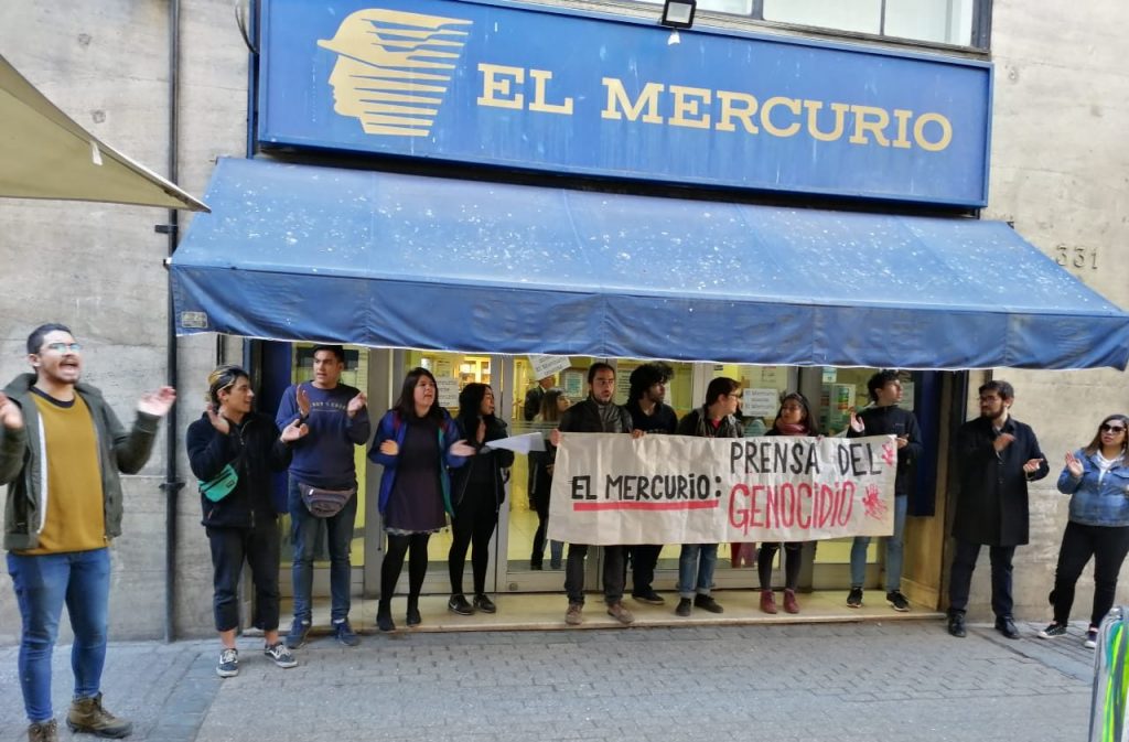 Juventudes Comunistas se toman oficinas de El Mercurio tras inserto negacionista por el 11 de septiembre