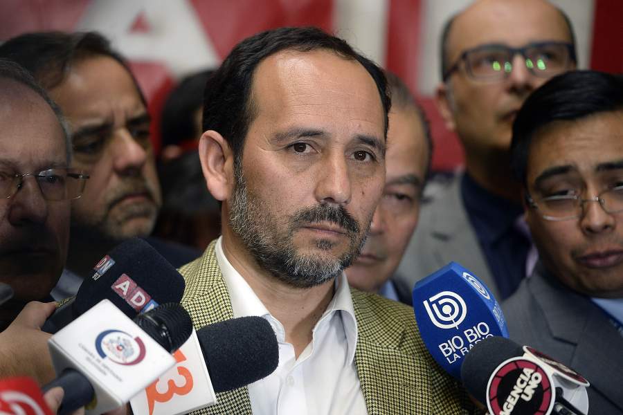Núñez (PC) y rechazo al litio: “La Cámara se doblegó al poder corruptor de Ponce Lerou”