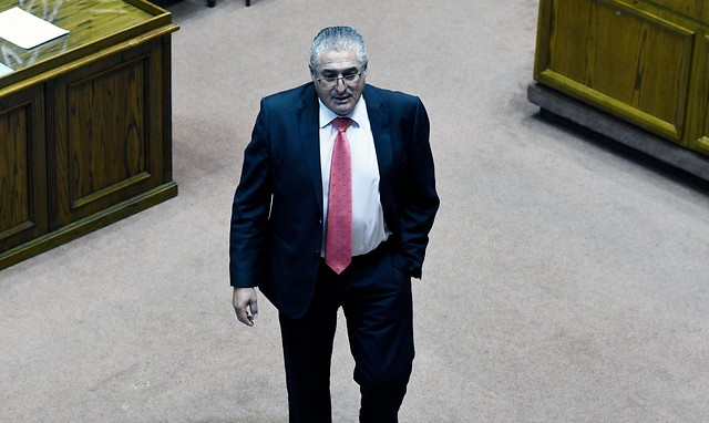 Senador Jorge Pizarro descarta conflicto de interés por vínculo de su esposa con tragamonedas