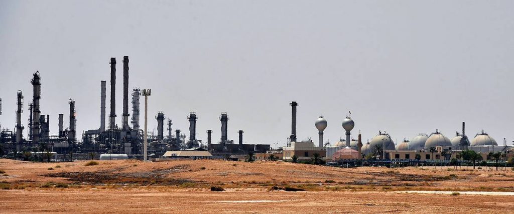Precio internacional del petróleo se dispara tras ataque a una instalación petrolera en Arabia Saudita