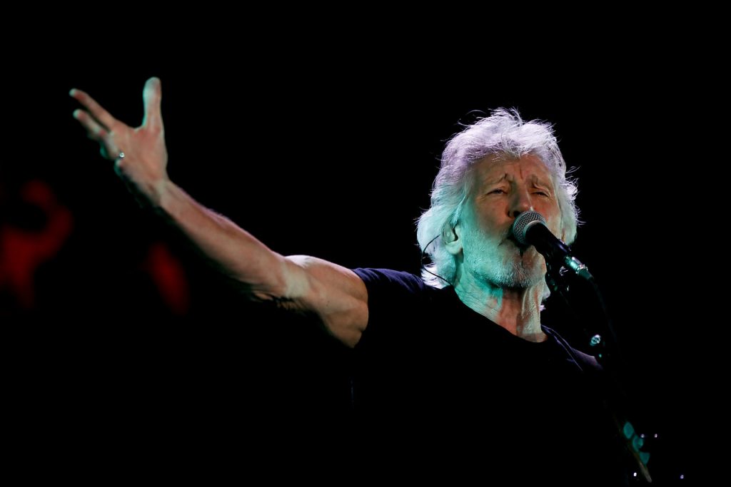 Con cacerolazo incluido: Roger Waters muestra su apoyo a las manifestaciones en Chile
