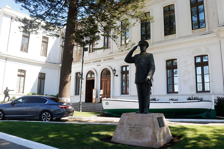 CDE defenderá a la Armada y al Ministerio de Defensa en el recurso de protección para retirar estatua de Merino