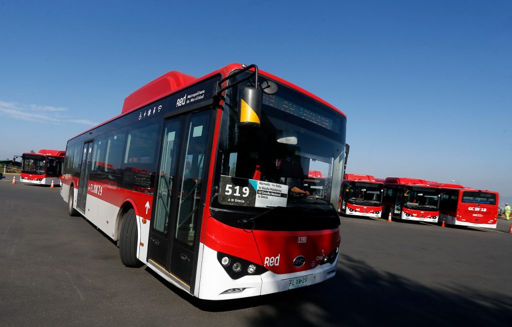 Revisa los recorridos de buses que reforzarán el cierre del Metro de Santiago