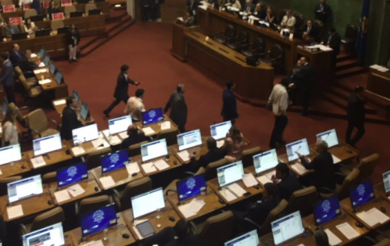 Cámara de Diputados pone en primer lugar proyecto de 40 horas y bancada de RN abandonó la Sala