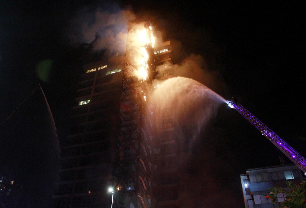 Así quedó el edificio de Enel tras ataque incendiario en manifestaciones