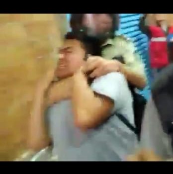 VIDEO| El registro del violento accionar de un Carabinero sobre un estudiante en una nueva jornada de evasión masiva