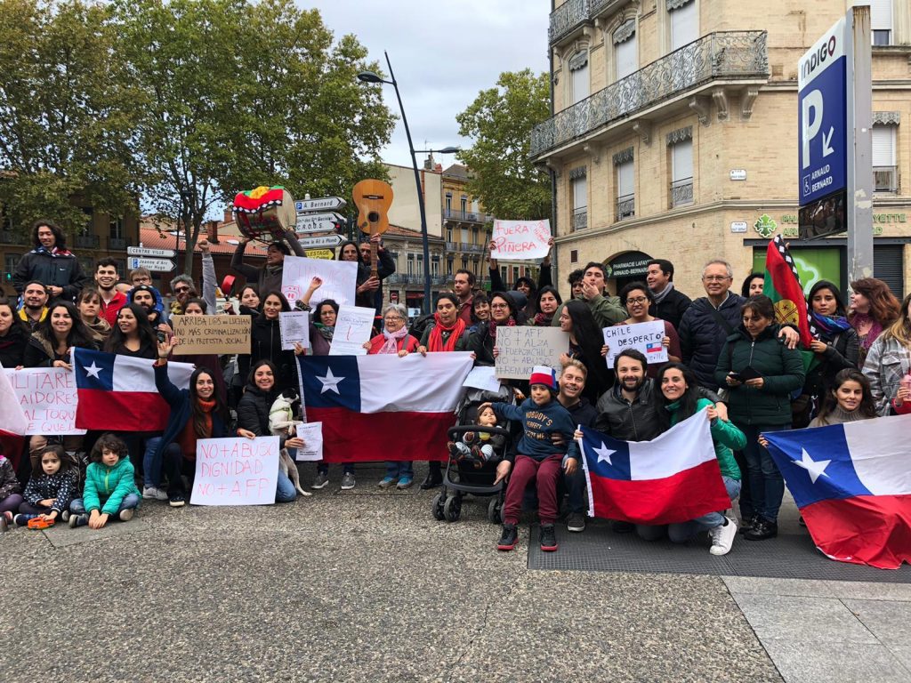 Liberté, Égalité, Fraternité. Chilenos en Toulouse se reúnen en apoyo al movimiento social