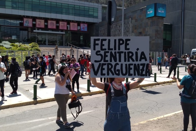 VIDEOS| Protestas se trasladan hasta canales de TV: Manifestantes reclaman contra cobertura de movilizaciones