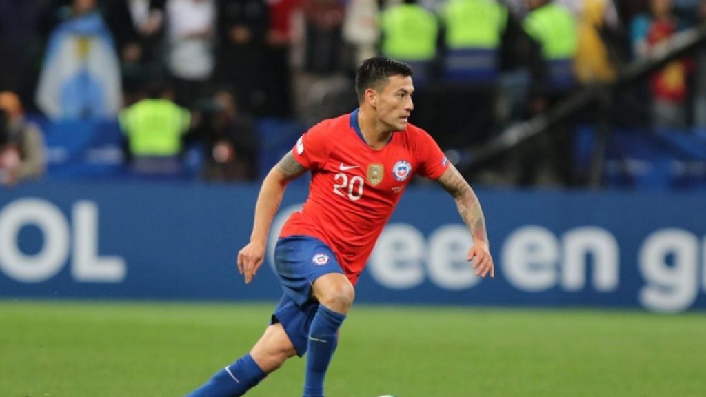 Charles Aránguiz pide que no juegue Chile contra Perú: «Es un tema que hay que hablar en Juan Pinto Durán»