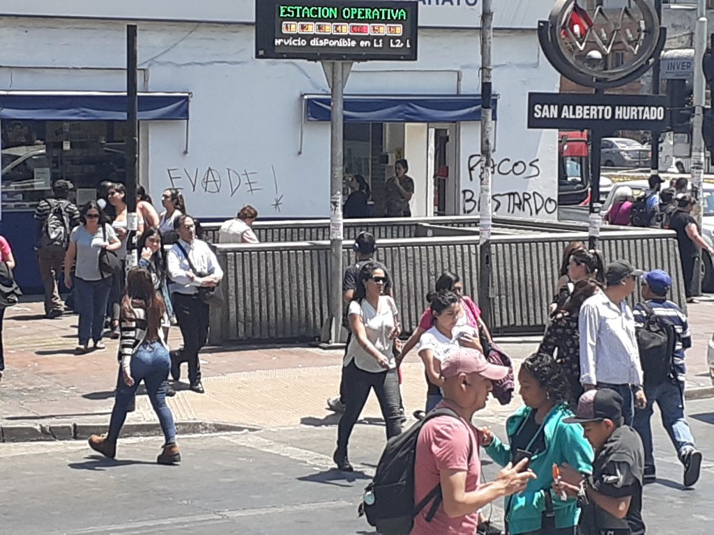 ¿Por qué protestan los chilenos?: La crisis vista por los inmigrantes de Estación Central