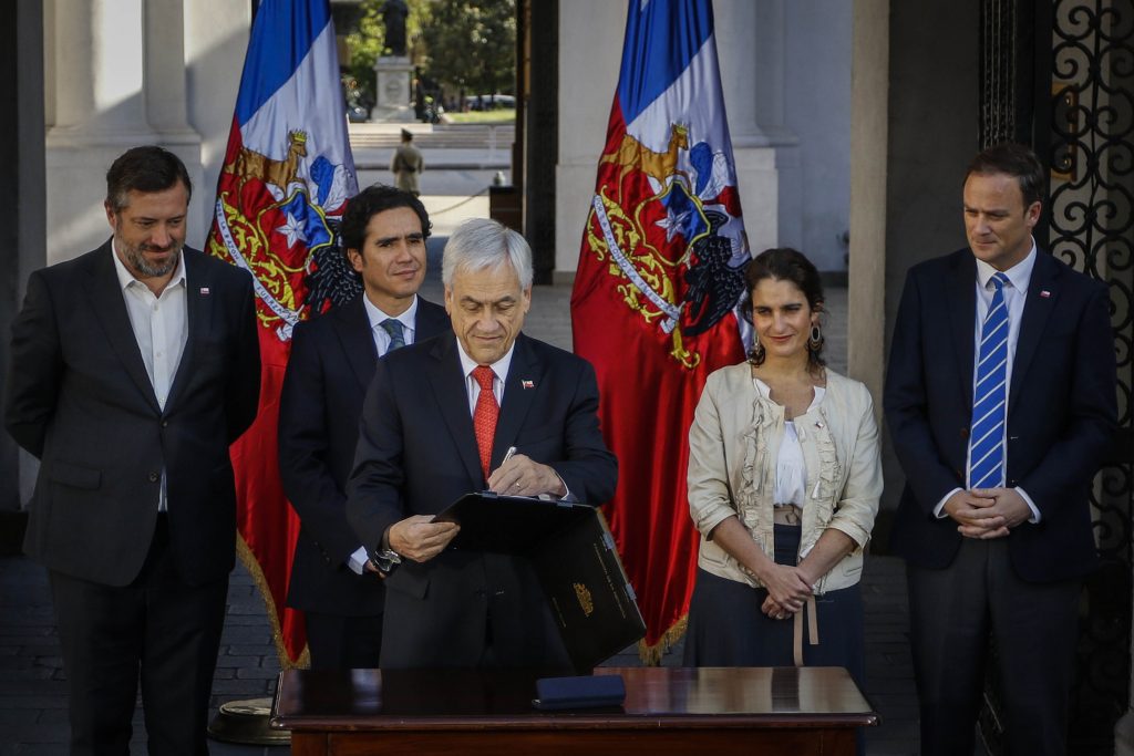 Presidente Piñera se compromete a visitar a civiles «víctimas de la violencia» en las manifestaciones