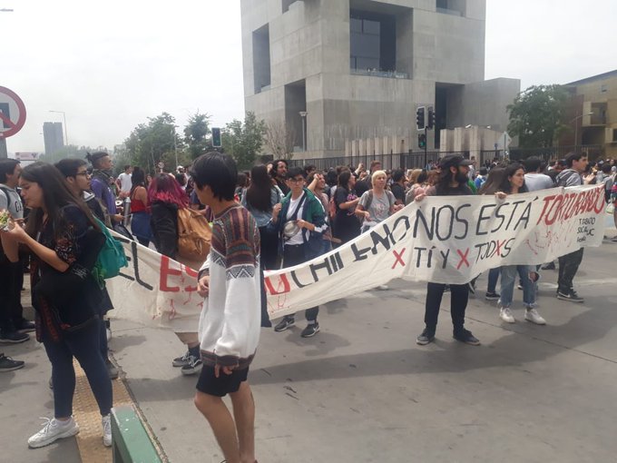 PUC condena represión de Carabineros a estudiantes en campus San Joaquín