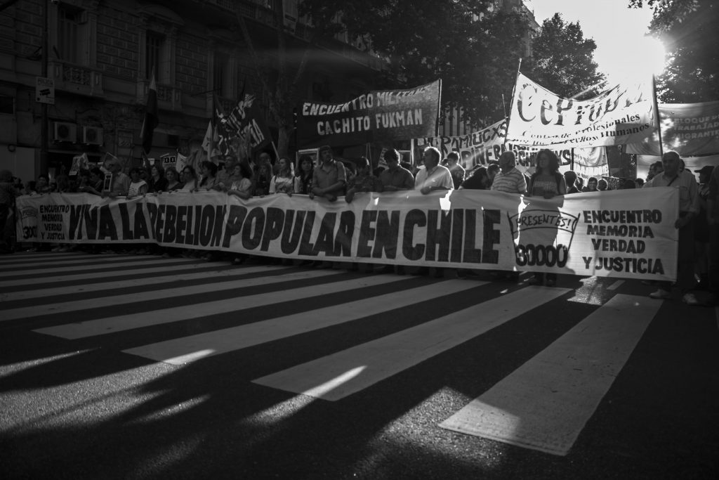 De rabia y desilusión en la tierra de Evita: Así se vivió la entrañable manifestación de chilenos en Buenos Aires