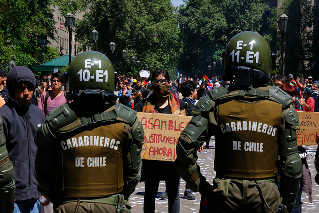 Fuerzas Especiales de Carabineros irrumpen en el Liceo 7 de Santiago y atacan a estudiantes con perdigones