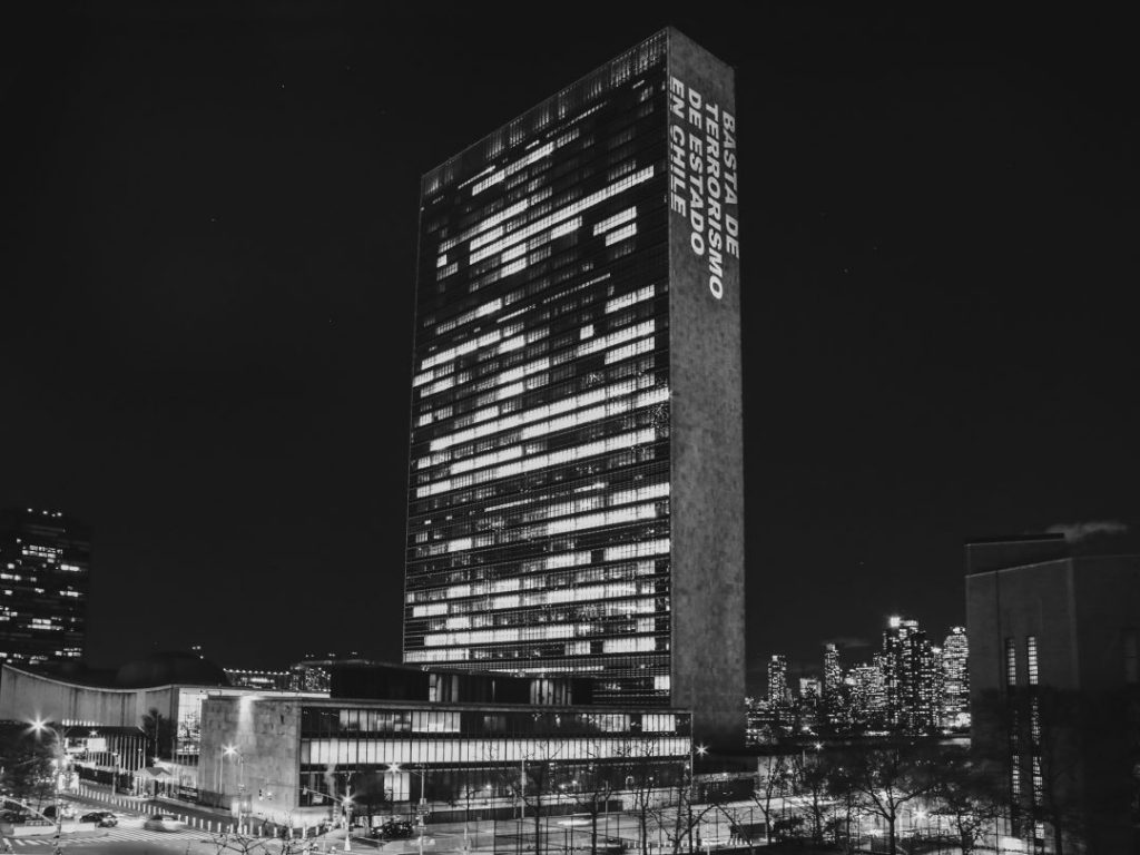 De Nueva York a Shangai: más de 17 ciudades del mundo iluminaron edificios para solidarizar con Chile