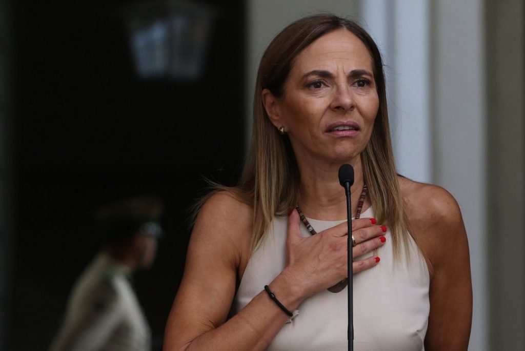 Isabel Plá contra las cuerdas: Los argumentos de las organizaciones feministas para exigir la renuncia de la ministra de la Mujer