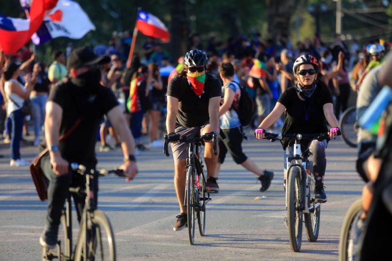 «Llegaron los rotos»: Miles de ciclistas intentaron llegar a la casa del Presidente en su cumpleaños