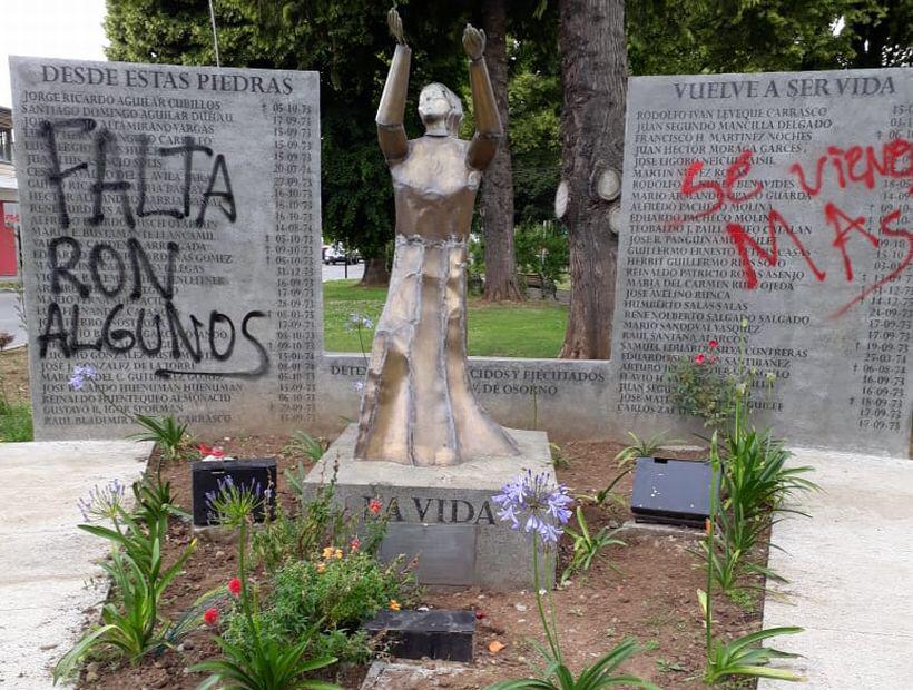 Rayaron «faltaron algunos» y «se vienen más»: Dos memoriales de detenidos desaparecidos son atacados consecutivamente