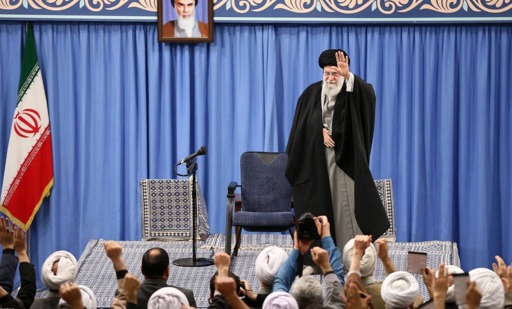 Líder supremo iraní tras ataque a base militar de EE.UU.: «Se les dio una bofetada, pero no es suficiente»