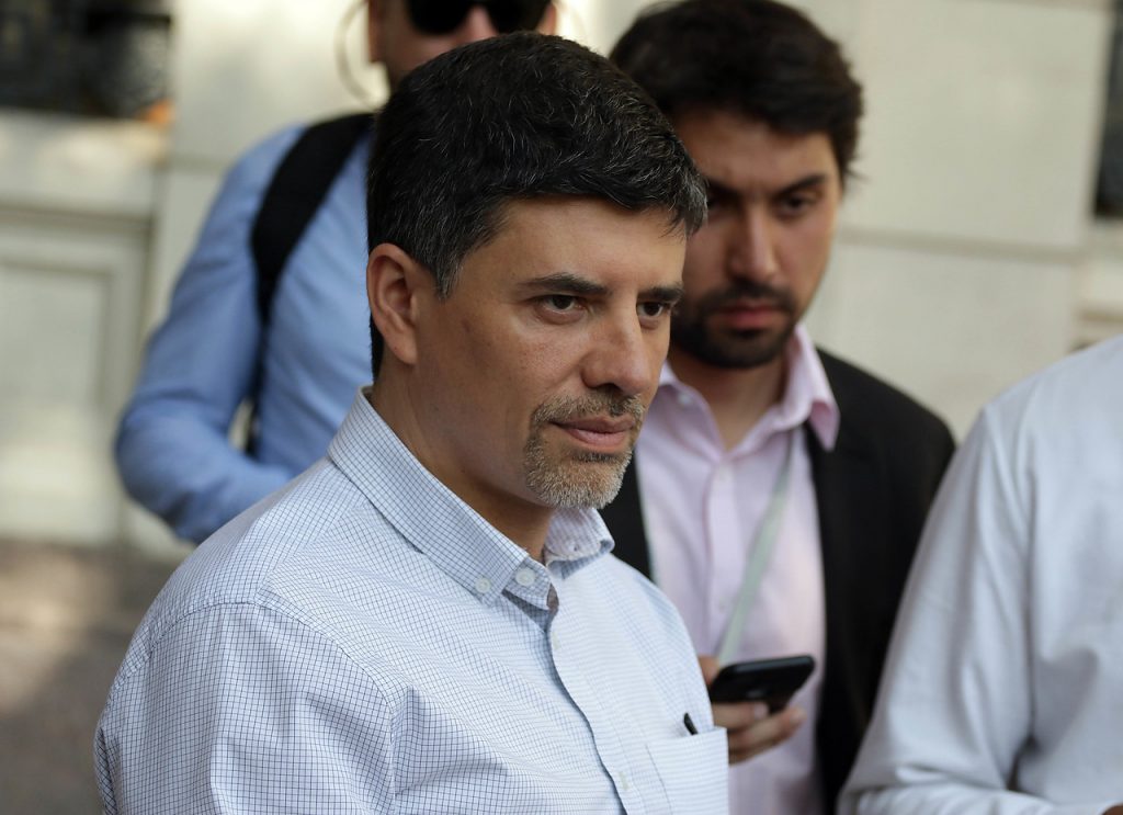 Marcelo Díaz reclama al Partido Socialista por restarlo de la comisión de Constitución