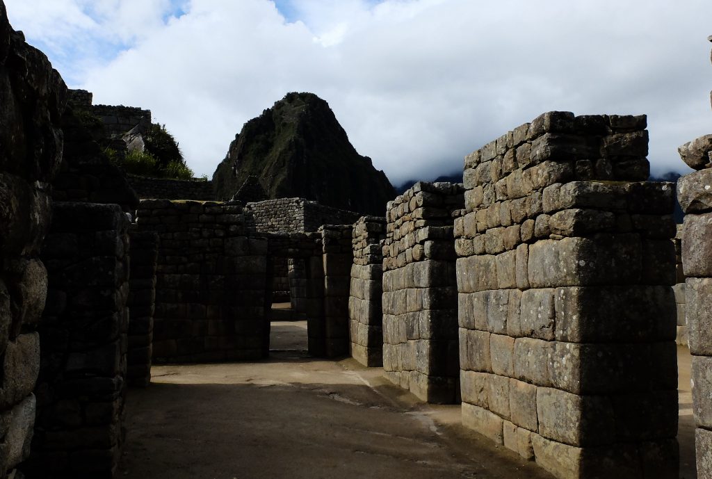 Detienen a chileno por dañar y defecar en templo de Machu Picchu