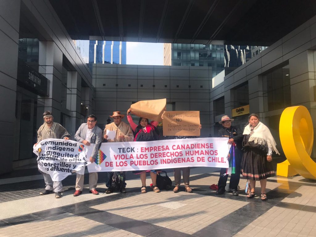Pueblos originarios recurren a la embajada canadiense para que interceda ante mineras Teck y Barrick