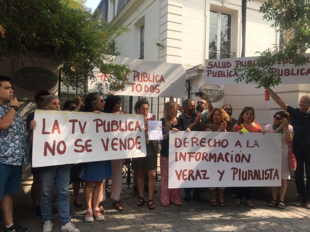 Polémica por franja electoral: Frente a manifestaciones, CNTV decide sesionar en otro lugar