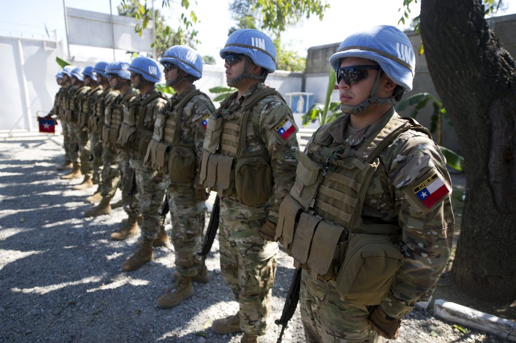 Investigadora revela que 21 bebés son de militares chilenos acusados de violación en Haití