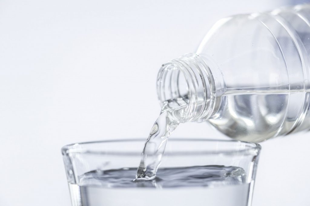 ¿Cuáles son los beneficios de beber agua purificada? Descúbrelos aquí