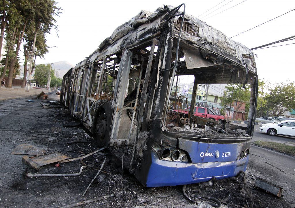 Jadue condena quema de buses en Recoleta: «Esto no representa al movimiento social»