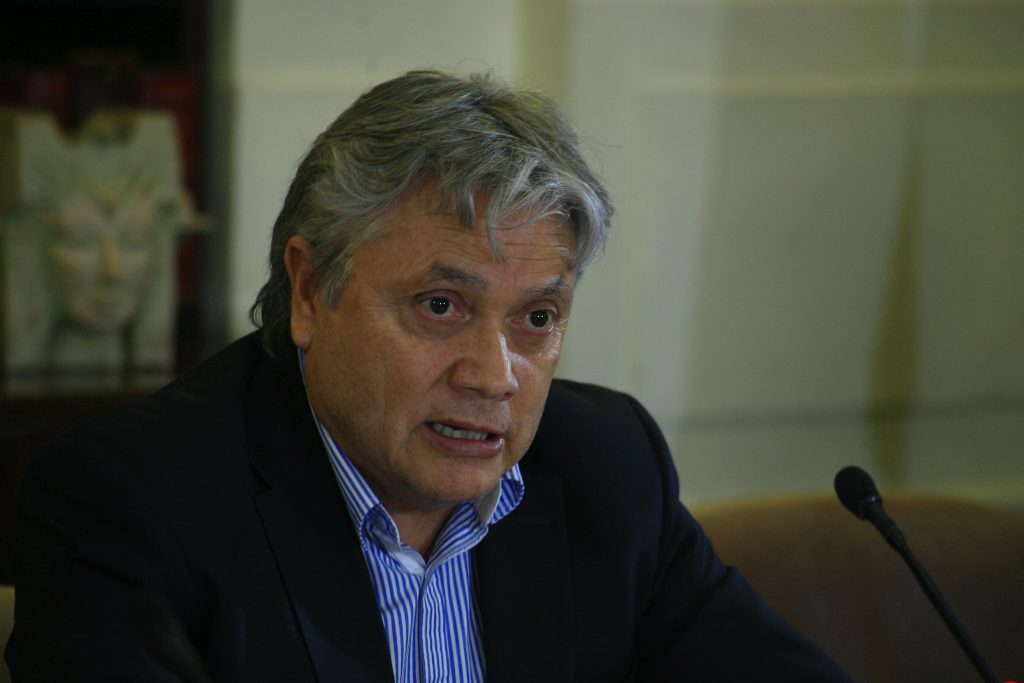 Senador Navarro llama a Piñera a decretar Estado de Emergencia y cerrar la Región Metropolitana