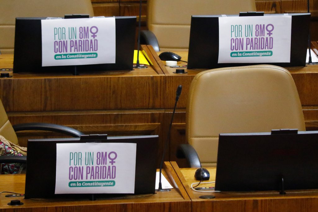 Ad portas del 8M: Comisión mixta aprobó 50% de escaños reservados para mujeres en el órgano constituyente