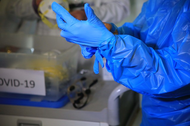 Trabajadores del Hospital Dra. Eloísa Díaz acusan a la dirección de exponer el recinto a una «infección completa» de coronavirus