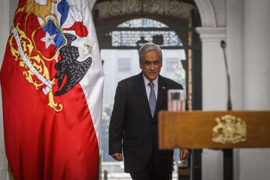 Piñera remueve de su puesto al director de Comunicaciones de la Presidencia en medio de crisis sanitaria