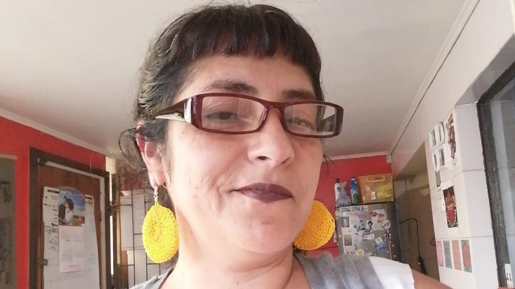 8M: Dirigenta feminista denuncia tortura sicológica de carabinera