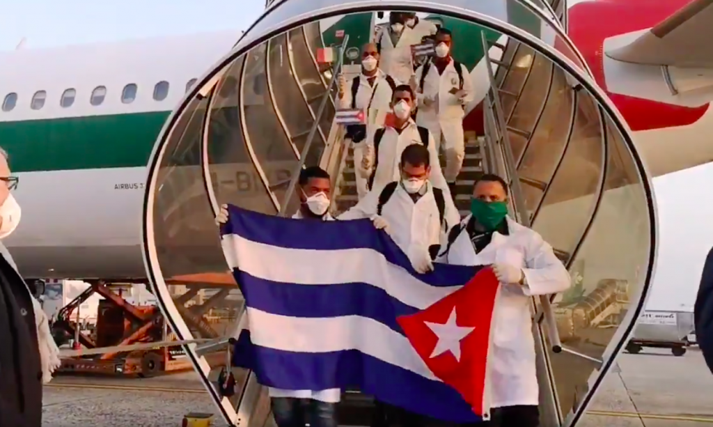VIDEO | Entre aplausos llega la brigada médica cubana para ayudar a combatir el coronavirus en Italia