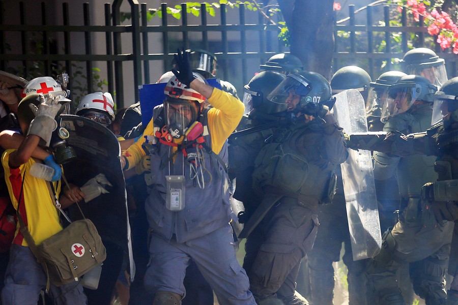 Brigada de primeros auxilios que fue atacada por Carabineros desmiente aclaratoria de la institución