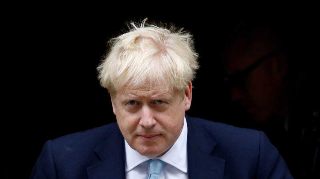 Primer ministro británico, Boris Johnson, es ingresado a cuidados intensivos